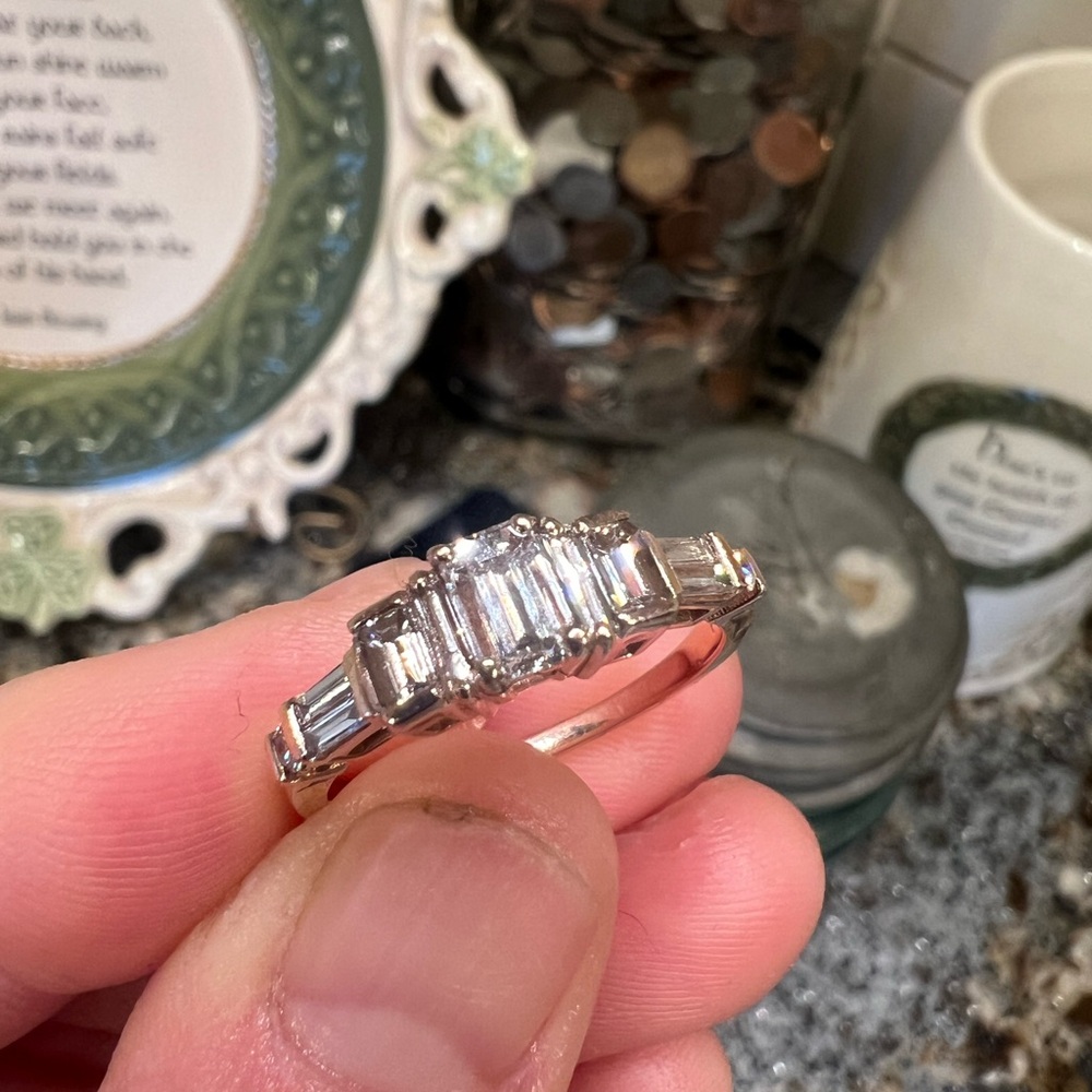 Elegant Natural ladies diamond solid gold ring
